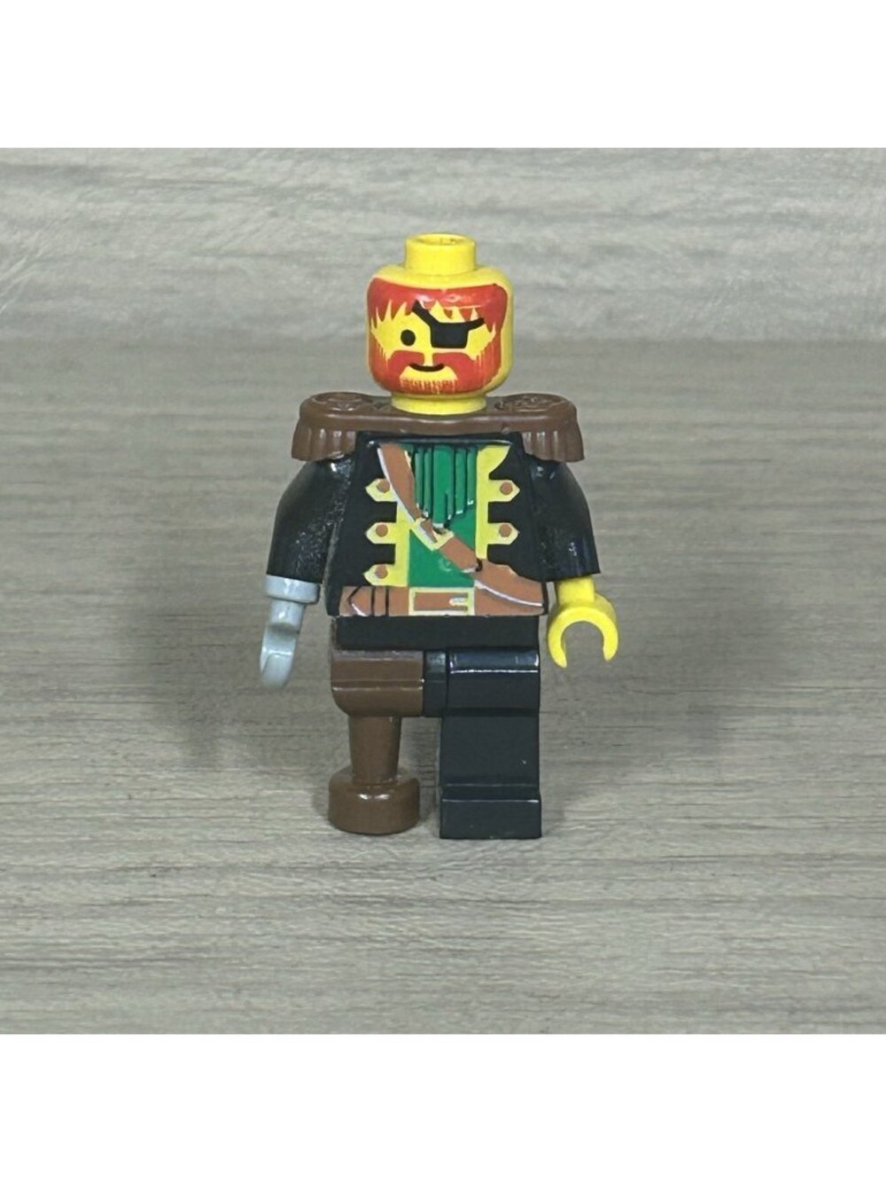 LEGO Pirates Captain Red Beard Minifigure Hook Peg Leg